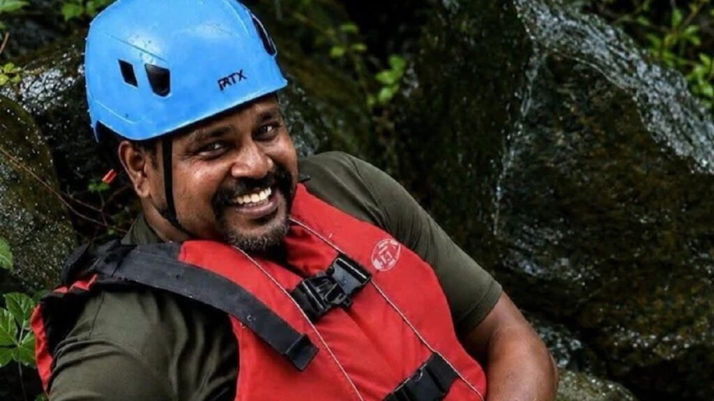 নিজৰ লাইফ জেকেট খুলি ৰক্ষা কৰিলে কৃষকৰ জীৱন! পিছে বানৰ কোবাল সোঁতত নিজেই হেৰাল স্বেচ্ছাসেৱক ৰাজেশ