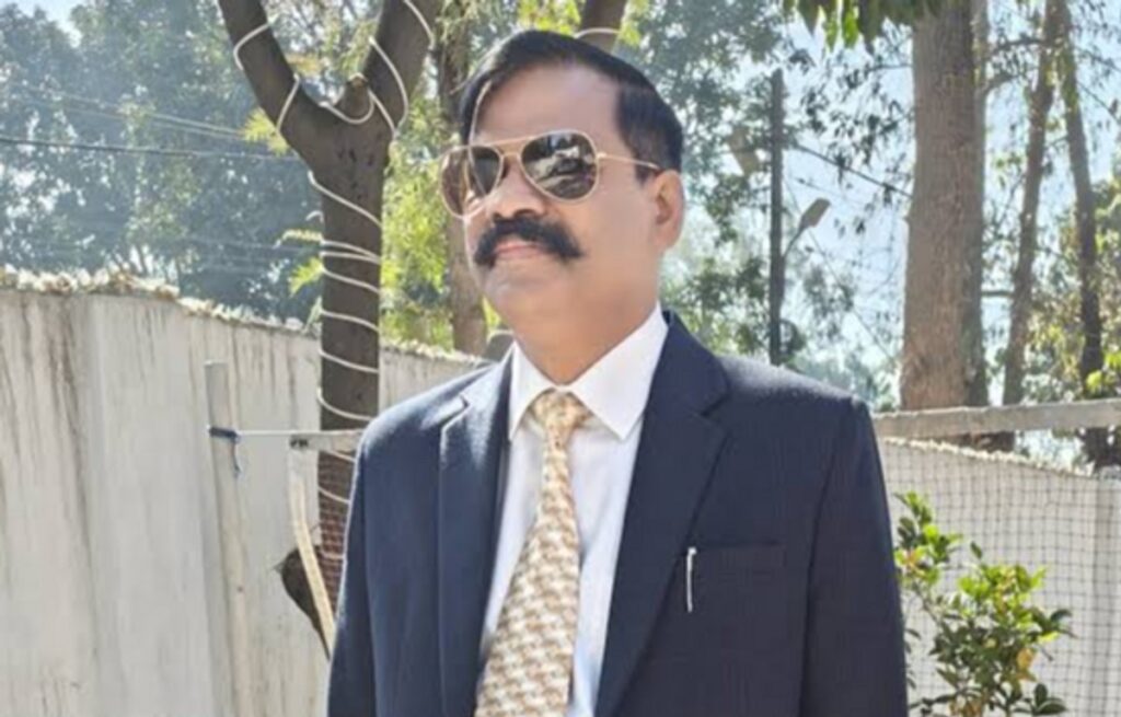 চাৰি মাহত ১০টা গোচৰৰ বিচাৰ; ২২ জনক ফাঁচীৰ নিৰ্দেশ দি চৰ্চাত উত্তৰ প্ৰদেশৰ ন্যায়াধীশ ৰবি কুমাৰ দিবাকৰ