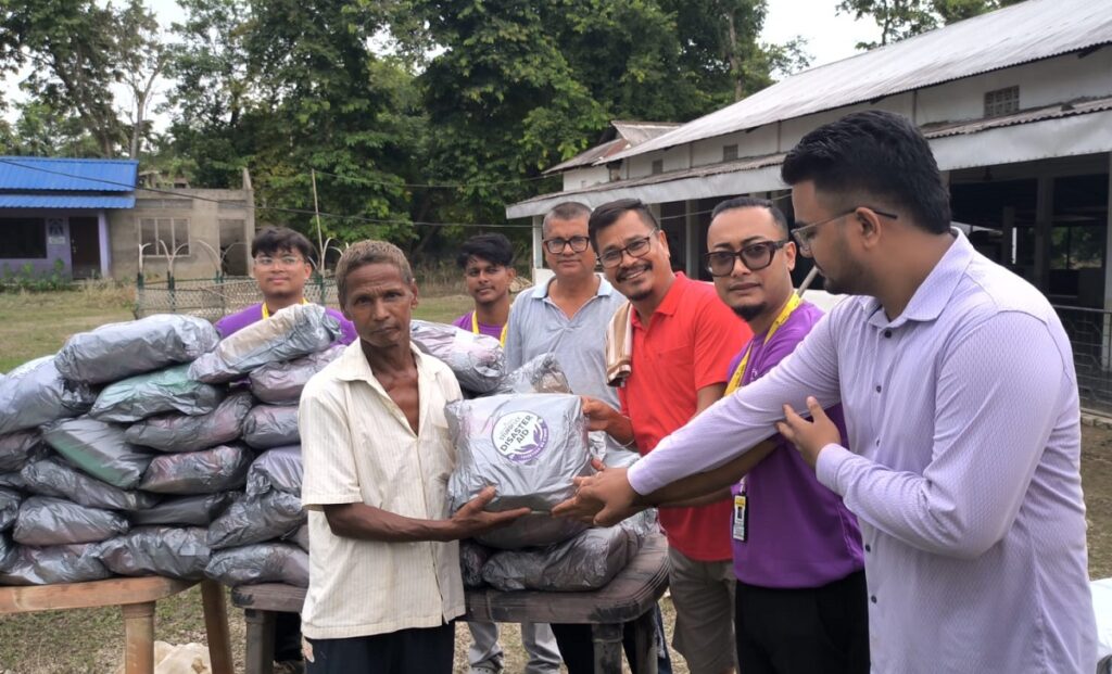 ষ্টাৰ্ডফ্লেক্সৰ উদ্যোগত উজনি অসমৰ ২,০০০ বানপীড়িত পৰিয়াললৈ বান সাহায্য