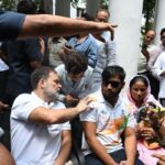 যন্তৰ-মন্তৰত প্ৰতিবাদী শিক্ষাৰ্থীৰ ওপৰত পেলেট গান ব্যৱহাৰৰ অভিযোগ! ভুক্তভোগীৰ সৈতে থানাত ৰাহুল গান্ধীৰ ধৰ্ণা