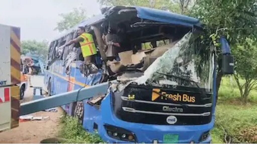 ৰাষ্ট্ৰীয় ঘাইপথত বাছ-ট্ৰাকৰ ভয়ংকৰ সংঘৰ্ষ! ৫ গৰাকী মহিলাসহ নিহত ৬, আহত ২০