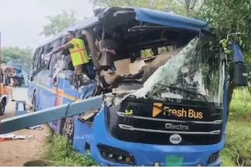 ৰাষ্ট্ৰীয় ঘাইপথত বাছ-ট্ৰাকৰ ভয়ংকৰ সংঘৰ্ষ! ৫ গৰাকী মহিলাসহ নিহত ৬, আহত ২০