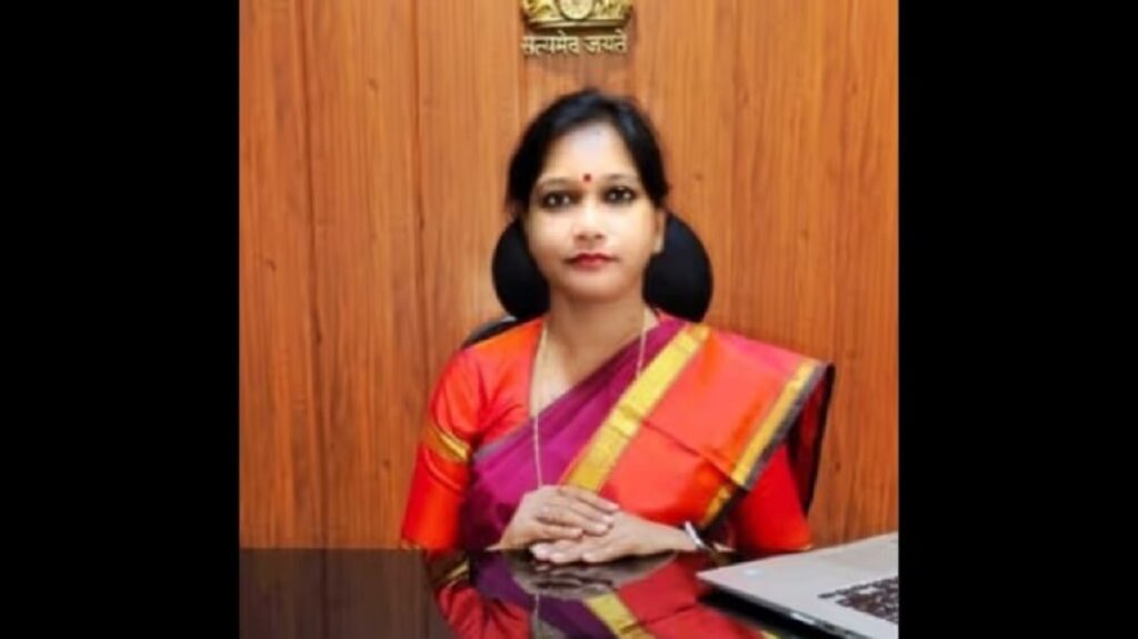 কেন্দ্ৰীয় চৰকাৰৰ যুটীয়া সচিব পেনেলত ড০ বৰ্ণালী ডেকা; অসমৰ প্ৰথমগৰাকী মহিলা আইএএছ হিচাপে নতুন অভিলেখ