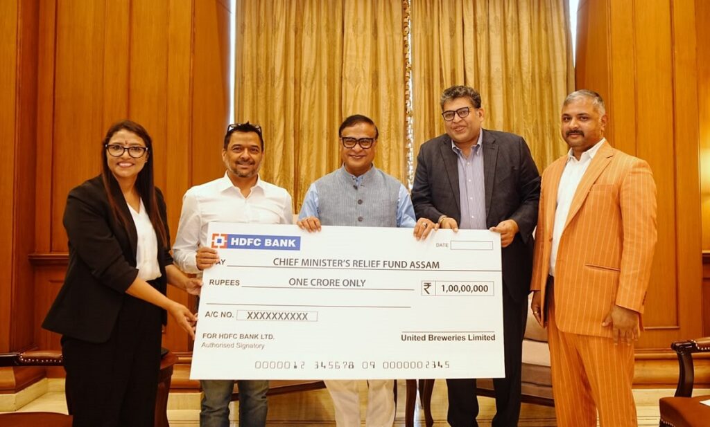 পুনৰুদ্ধাৰ কাৰ্যসূচী অব্যাহত থকাৰ মাজতে বন্যাৰ্তক সহায়ৰ বাবে ১ কোটি টকাৰ বৰঙণি ইউনাইটেড ব্ৰুৱাৰিজৰ