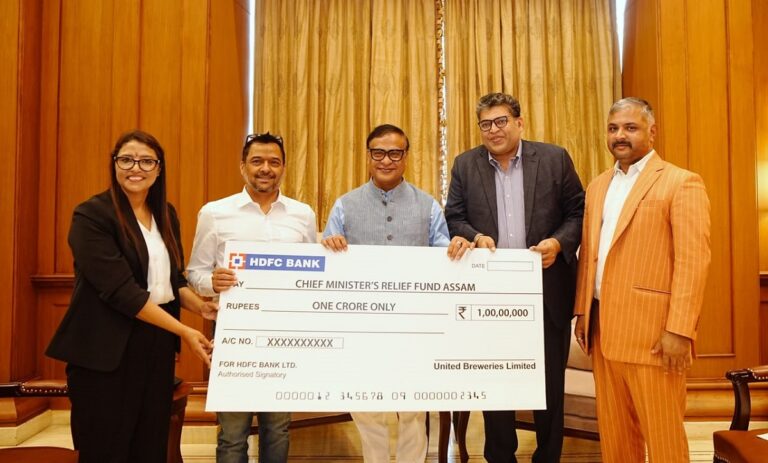 পুনৰুদ্ধাৰ কাৰ্যসূচী অব্যাহত থকাৰ মাজতে বন্যাৰ্তক সহায়ৰ বাবে ১ কোটি টকাৰ বৰঙণি ইউনাইটেড ব্ৰুৱাৰিজৰ