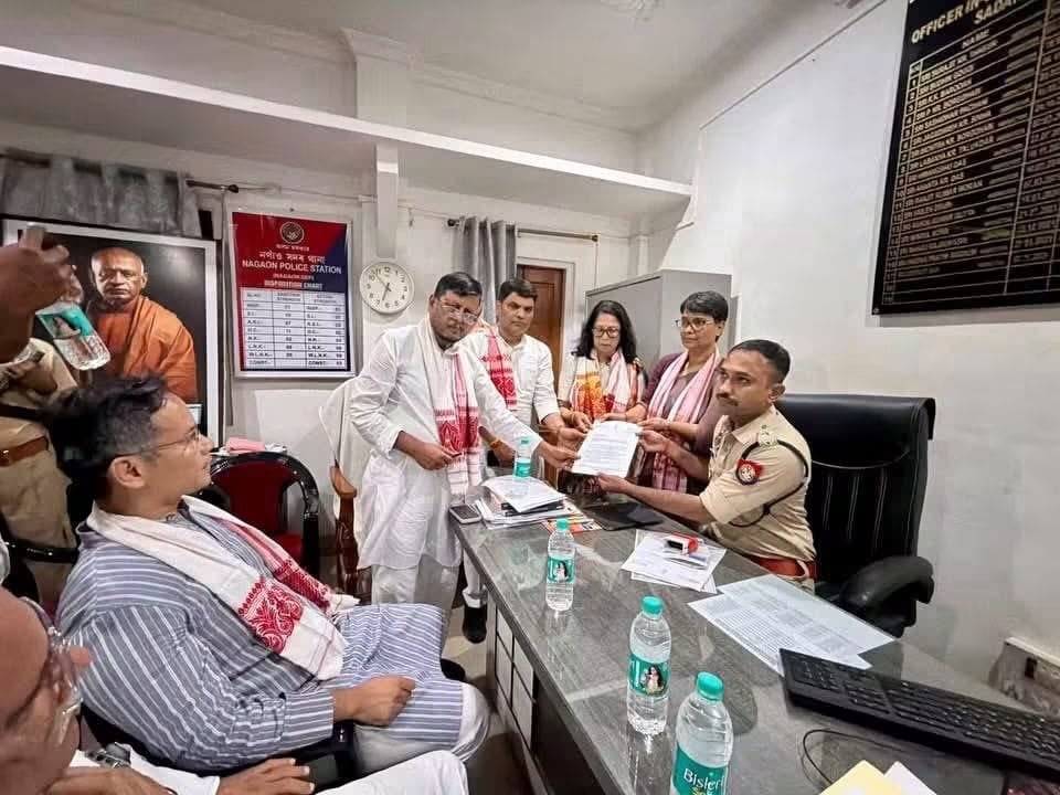 চামগুৰিত কংগ্ৰেছৰ নিৰ্বাচনী প্ৰচাৰত আক্ৰমণ: গৌৰৱ গগৈ আৰু মীৰা বৰঠাকুৰৰ বাহন লণ্ডভণ্ড