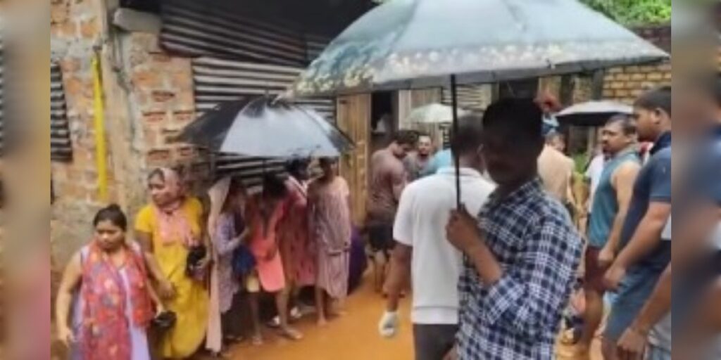 ভূমিস্খলনত একেটা পৰিয়ালৰে তিনিগৰাকীয়ে প্ৰাণ হেৰুৱালে