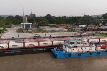 ব্ৰহ্মপুত্ৰৰ বুকুৰে বাংলাদেশলৈ মিথানল সৰবৰাহৰ প্ৰস্তুতি অসম পেট্ৰ’-কেমিকেলছ লিমিটেডৰ