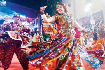 নৱৰাত্ৰিৰ গৰ্বা-ডাণ্ডিয়াত মুছলমানৰ প্ৰৱেশ নিষিদ্ধ ভি এইচ পিৰ! কপালত থাকিব লাগিব তিলক