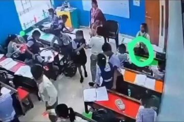 বিদ্যালয়ৰ কাষেৰে পাৰ হৈ যোৱা শোভাযাত্ৰাৰ উচ্চস্বৰৰ ডিজেৰ প্ৰকোপ; শ্ৰেণীকোঠাতে হৃদক্ৰিয়া বন্ধ হৈ ছাত্ৰীৰ কৰুণ মৃত্যু