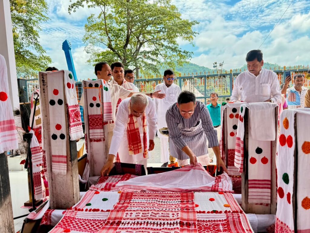 ছত্তীশগড়ৰ প্ৰাক্তন মুখ্যমন্ত্ৰী ভূপেশ বাঘেলে জুবিন ক্ষেত্ৰত শ্ৰদ্ধাঞ্জলি জনালে