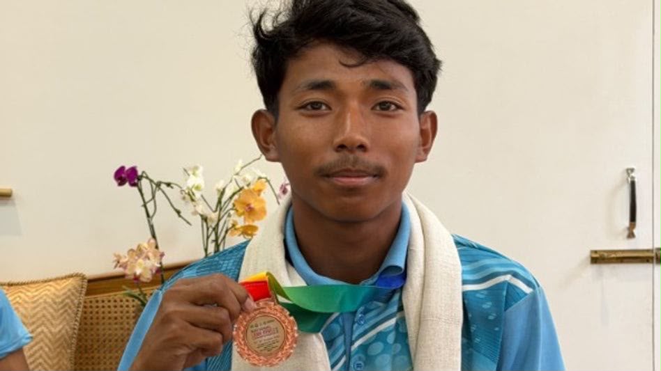 ৰাষ্ট্ৰীয় লন বলছ চেম্পিয়নশ্বিপত ব্ৰঞ্জ জয় দক্ষিণ-পশ্চিম গাৰো পাহাৰৰ যুৱকৰ