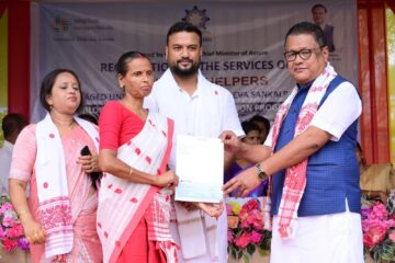 ৰাণীত ৰান্ধনি আৰু ৰন্ধন সহায়কক শিক্ষামন্ত্ৰীৰ সন্মান: ১২৩ গৰাকীক প্ৰদান মুখ্যমন্ত্ৰীৰ প্ৰশংসাপত্ৰ