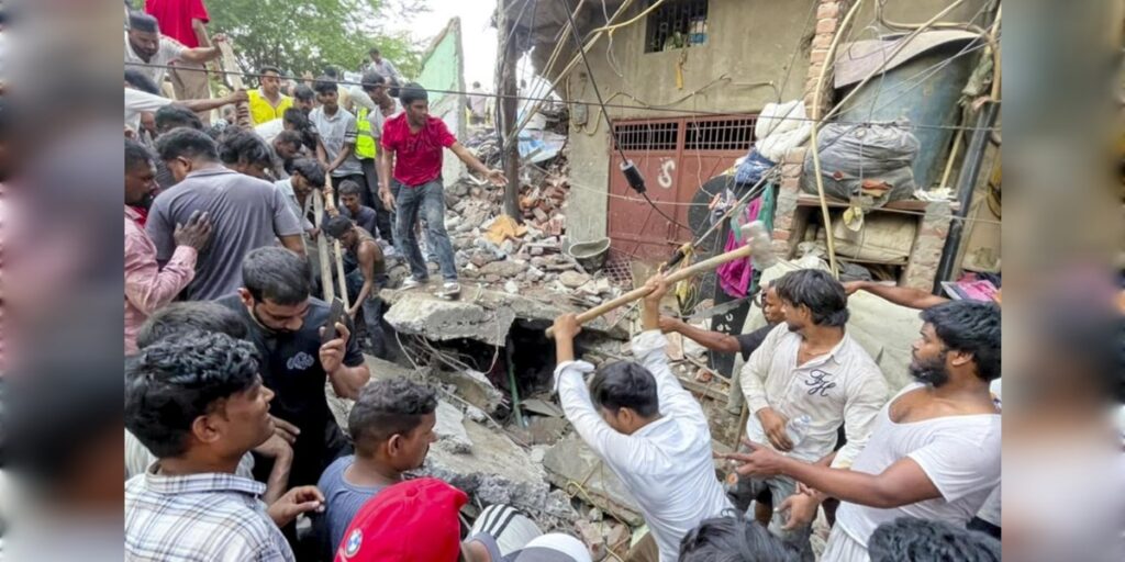 দেশৰ ৰাজধানী দিল্লীত পুনৰ খহি পৰিল অট্টালিকা