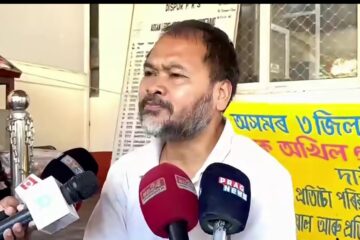 বানপীড়িতৰ ক্ষতিপূৰণক লৈ অখিল গগৈৰ সৈতে চৰকাৰৰ আলোচনা আৰম্ভঃ মন্ত্ৰী কেশৱ মহন্ত আৰু মুখ‍্যমন্ত্ৰীৰ সৈতে আলোচনা