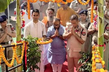 গীতা নগৰ থানাৰ গৃহ প্ৰৱেশত আৰক্ষীৰ শীৰ্ষ বিষয়াৰ অংশগ্ৰহণ