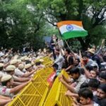দিল্লীত প্ৰতিবাদকাৰীসকলৰ ওপৰত হাৰাশাস্তি আৰু আক্ৰমণ