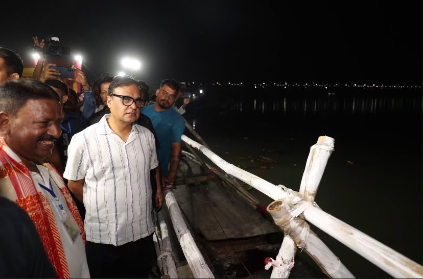পাণ্ডুঘাটত দুদিনত ১১২ খন দূৰ্গা পূজাৰ প্ৰতিমা বিসৰ্জন