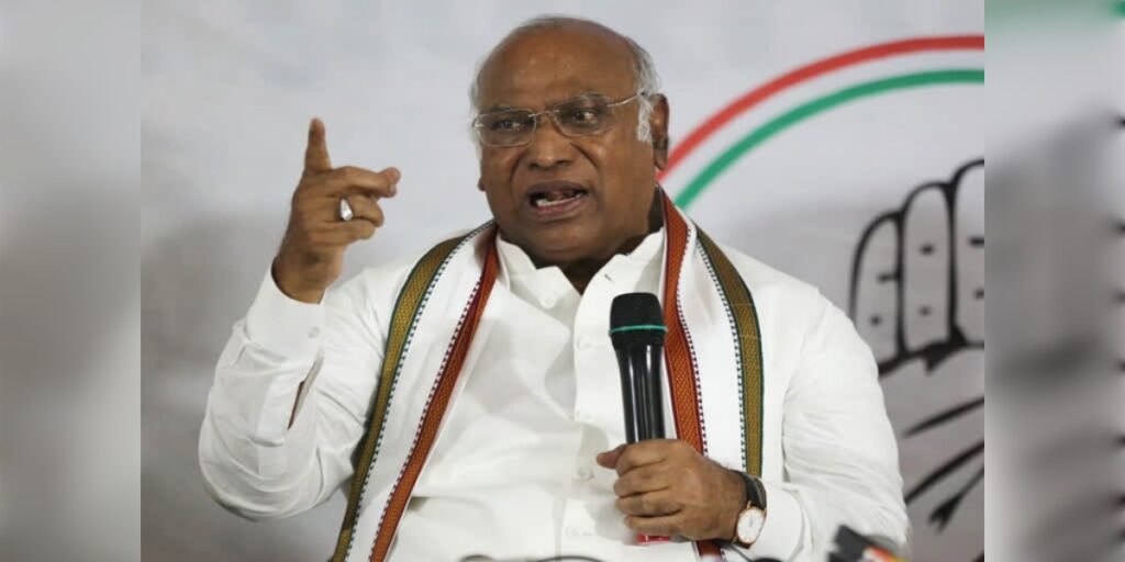 এছআইআৰ প্ৰক্ৰিয়া বন্ধৰ দাবীত অব্যাহত আছে কংগ্ৰেছৰ প্ৰতিবাদ