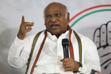এছআইআৰ প্ৰক্ৰিয়া বন্ধৰ দাবীত অব্যাহত আছে কংগ্ৰেছৰ প্ৰতিবাদ