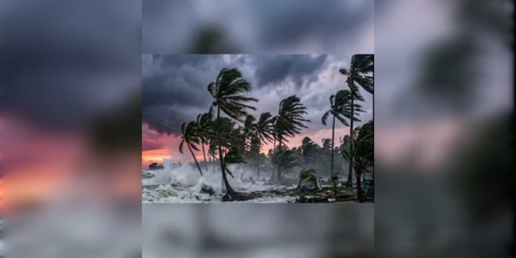 অন্ধ্ৰৰ উপকূলত ঘূৰ্ণীবতাহ অৰ্ণৱ