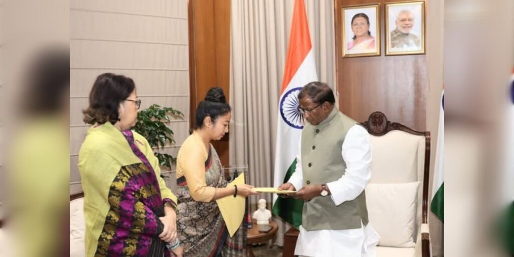 জুবিন গাৰ্গৰ ন্যায়ৰ দাবীত ৰাজ্যপালক ৭ দফীয়া স্মাৰক পত্ৰ গৰিমা শইকীয়া গাৰ্গৰ