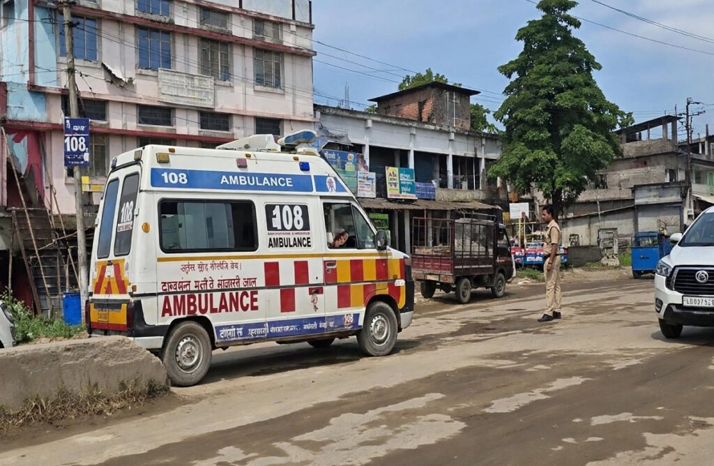 কনভয়ৰ বাবে এম্বুলেন্স ৰখাই দিয়া কাণ্ডত ৰোগী আৰু পৰিয়ালৰ ওচৰত ক্ষমা প্ৰাৰ্থনা মুখ্যমন্ত্ৰীৰ; চাৰিজন আৰক্ষীক তাৎক্ষণিক নিলম্বন