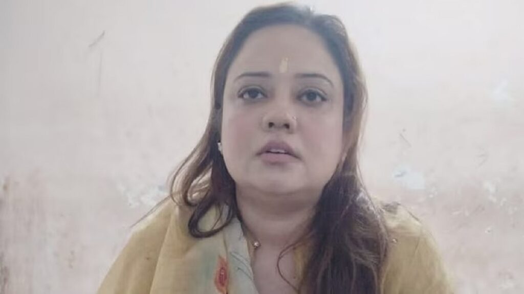 পিএমঅ’ৰ ভুৱা বিষয়াৰূপে নবান্নত মন্ত্ৰীৰ সৈতে বৈঠক; দিল্লীৰ পৰা মহিলাক গ্ৰেপ্তাৰ হাওৰা আৰক্ষীৰ