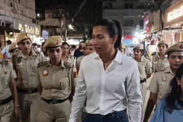 ৰিং এৰি ৰাজপথত অলিম্পিয়ান লাভলীনা বৰগোঁহাই; মহিলাৰ নিৰাপত্তাৰ স্বাৰ্থত দিল্লী আৰক্ষীৰ সৈতে দিলে সান্ধ্য টহল