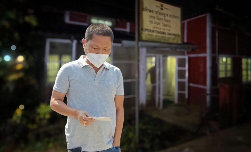 ঠিকাদাৰৰ বিল মুকলিৰ নামত উৎকোচ লৈ মুখ্যমন্ত্ৰীৰ তদাৰকী শাখাৰ জালত লোকনিৰ্মাণ বিভাগৰ কাৰ্যবাহী অভিযন্তা
