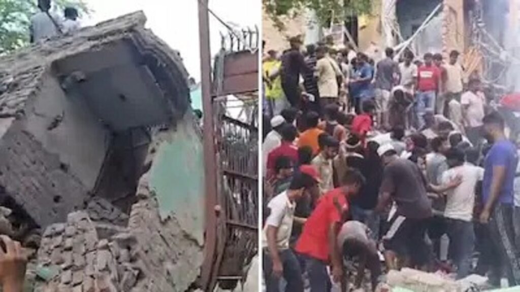 দিল্লীত চাৰিমহলীয়া অট্টালিকা খহি অন্তসত্ত্বা মহিলাসহ তিনিজনৰ কৰুণ মৃত্যু; ধ্বংসস্তূপৰ মাজত উদ্ধাৰ ডেৰ বছৰীয়া শিশুৰ ছিন্নমস্তক মৃতদেহ