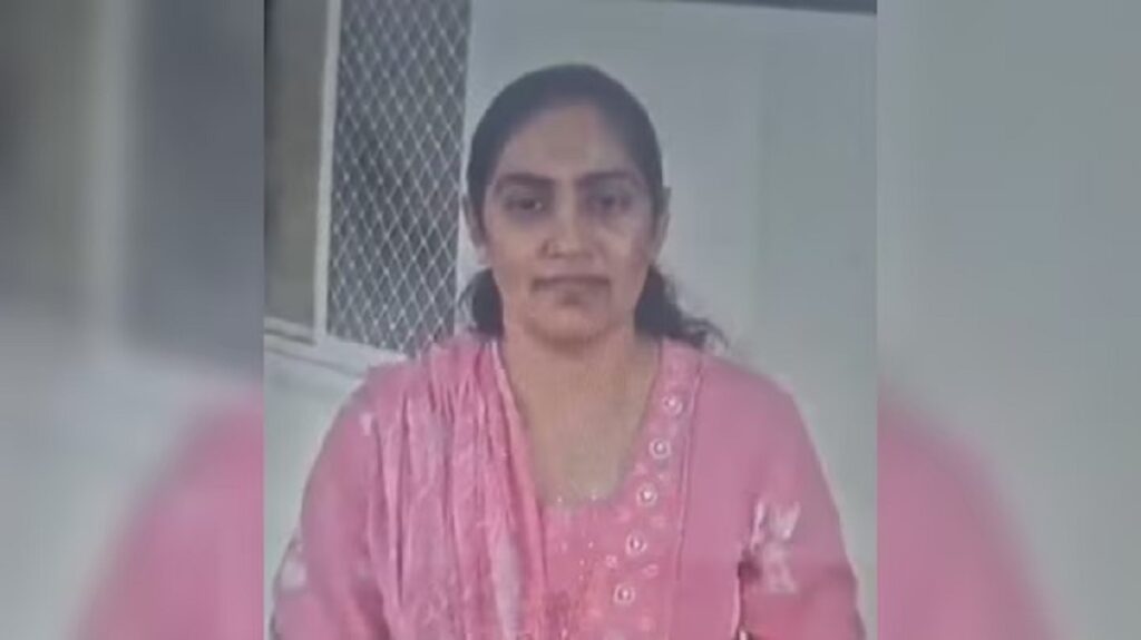কাৰাগাৰৰ পৰা মহিলা কয়দীক ঘৰলৈ নি বান্দীৰ দৰে আচৰণ! নিজৰ অধীনত থকা কাৰাগাৰৰে কয়দী হ’ল প্ৰাক্তন জেইলাৰ দিব্যা চৌধুৰী